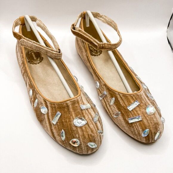 Joyfolie Marais Gemstone Ballet Flat in Taupe Big Girls Size 6 - Picture 2 of 7